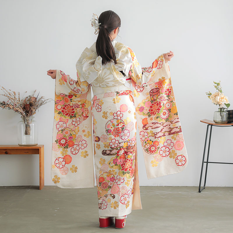 振袖フルセット(7点)・古典柄・刺繍・桜・牡丹・雪輪・貝桶・七宝・鹿の子・正絹 振袖：R1181 白 雲取牡丹に貝桶☆(絹)│ 振袖レンタル │ 京都着物