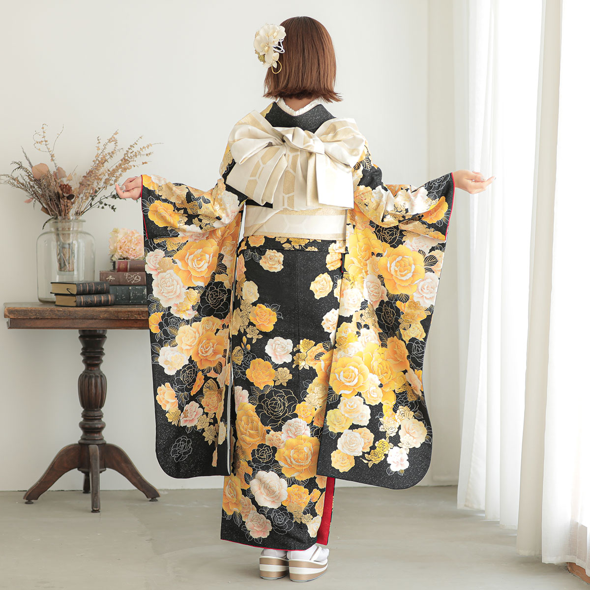 振袖：R1187 黒黄 薔薇☆(絹)(宅)│ 振袖レンタル │ 京都着物レンタル夢館
