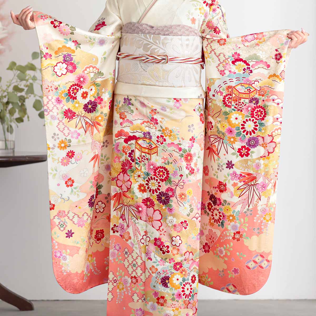 振袖：R1417 白 貝桶吉祥文様☆(絹)│ 振袖レンタル │ 京都着物