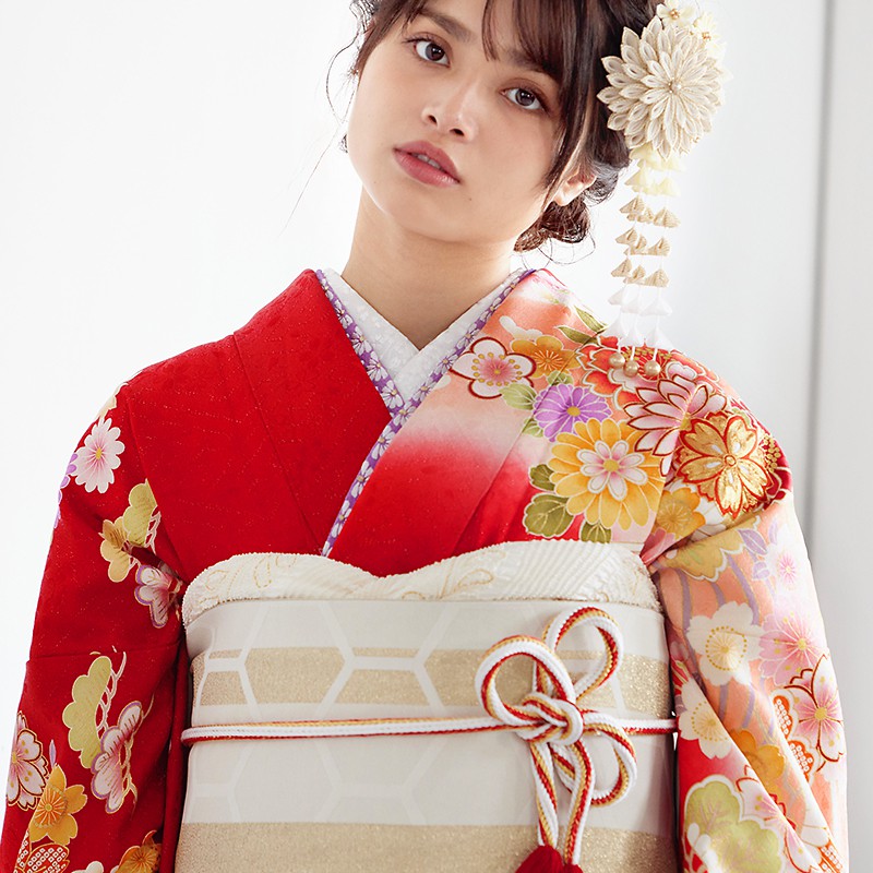 着物　赤と白の振袖 扇子模様　絞り 振袖：R1450 赤 ラメ 波に華麗花扇 (絹)│ 振袖レンタル │ 京都着物