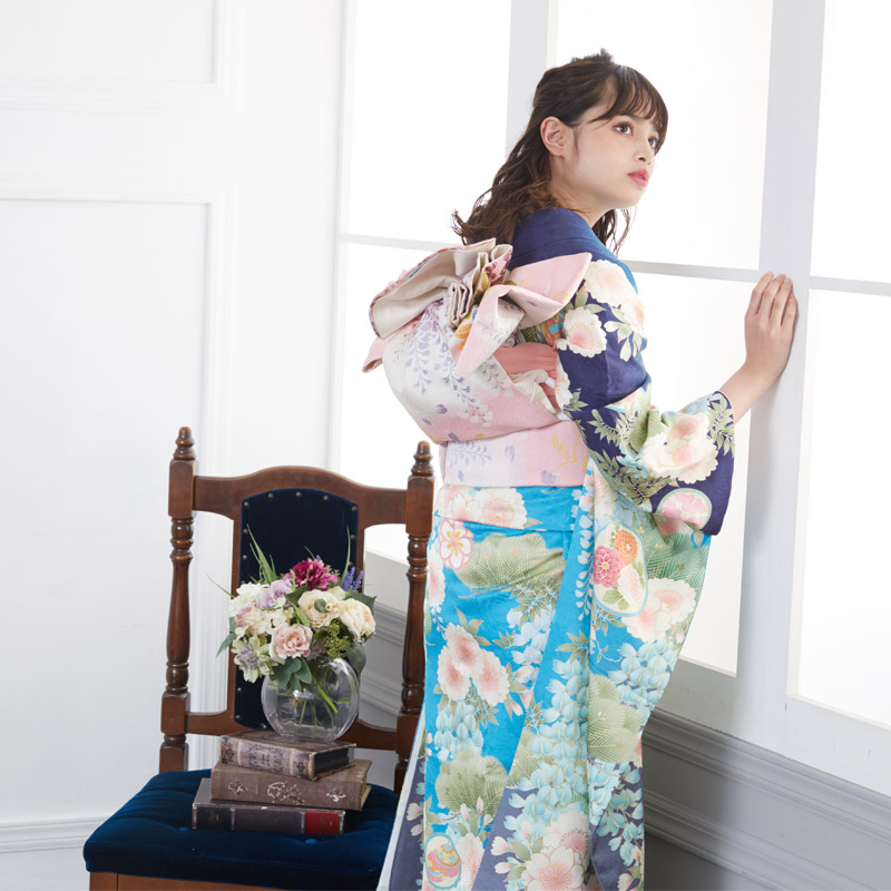 華やかな花柄振袖ブランド「MIIA」 華やかな花柄振袖ブランド「MIIA」
