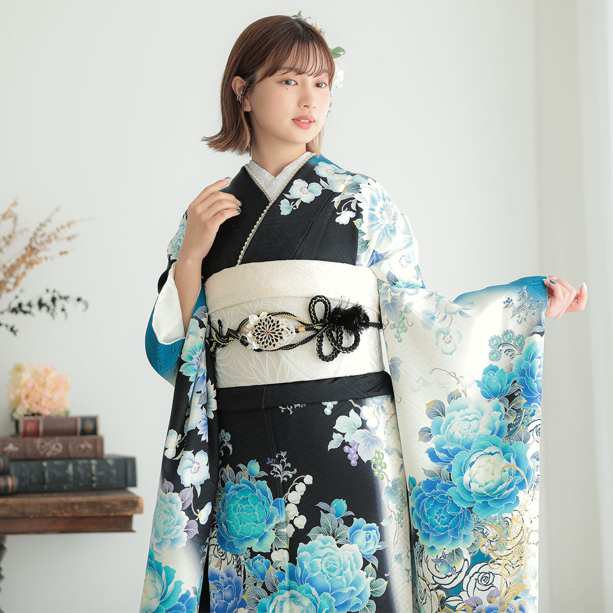 振袖：R1497 白×黒 青い花☆（絹）│ 振袖レンタル │ 京都着物