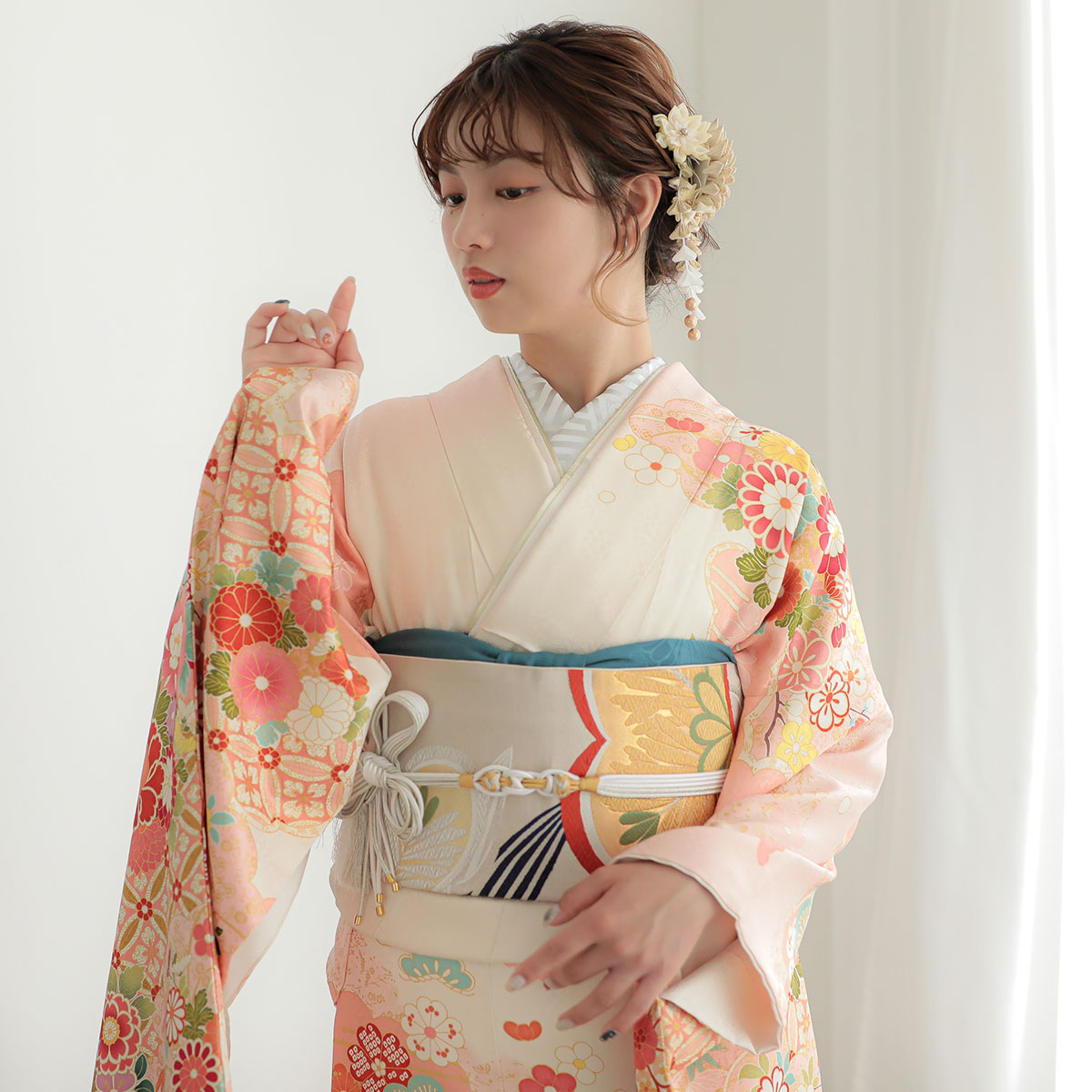 振袖：R1532 白×ピンク 雲取 花と鞠 宝尽くし☆(絹)│ 振袖レンタル