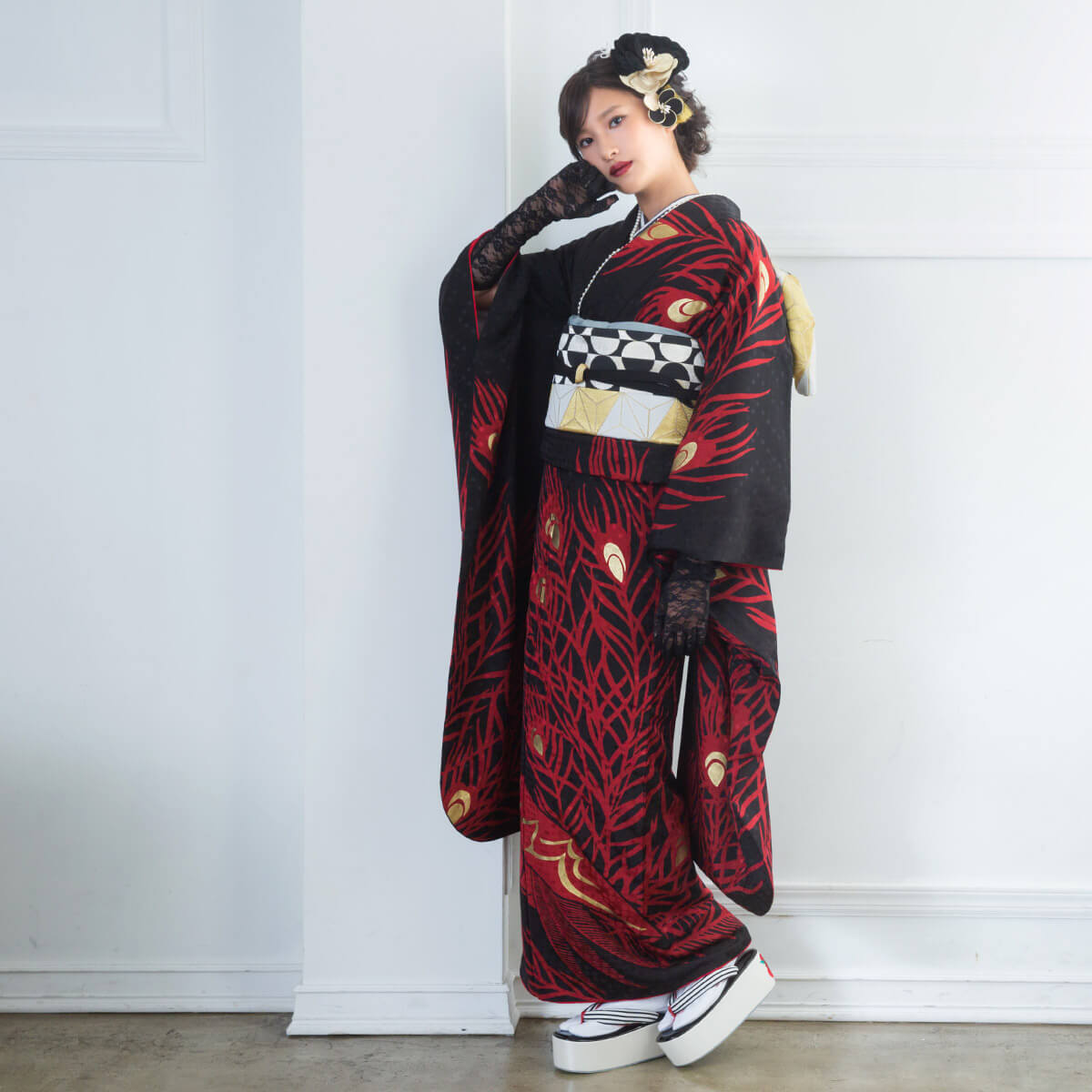 振袖：R1668 モダンアンテナ 黒 孔雀☆(絹)│ 振袖レンタル │ 京都