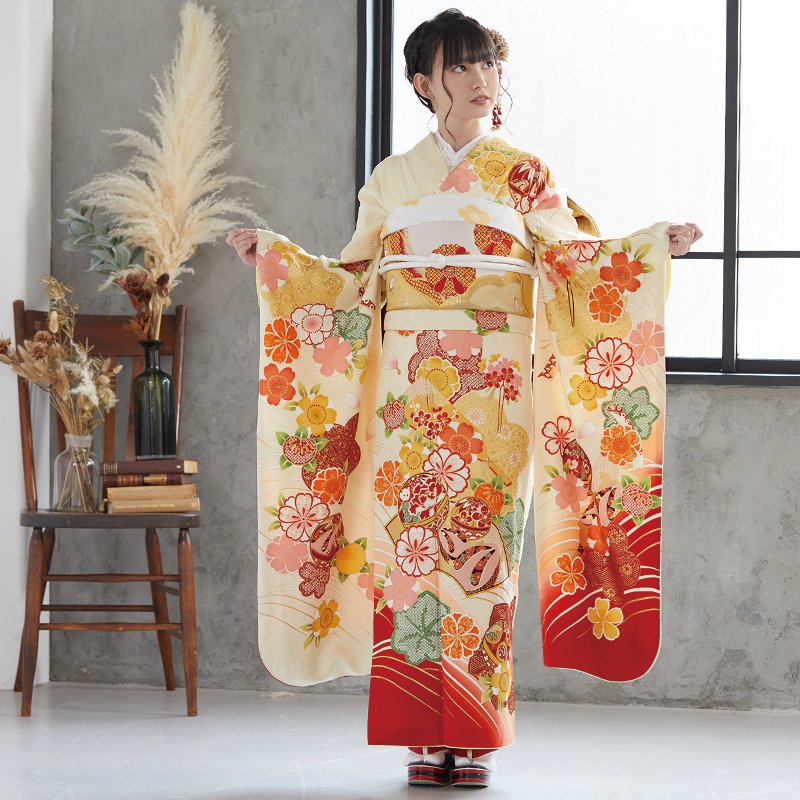 振袖：R1734 薄黄色 波に扇面鞠と花（絹）│ 振袖レンタル │ 京都着物