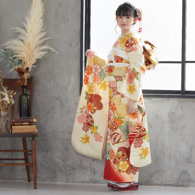 振袖：R1734 薄黄色 波に扇面鞠と花（絹）│ 振袖レンタル │ 京都着物