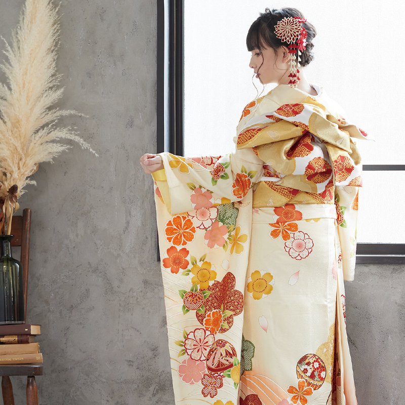 振袖：R1734 薄黄色 波に扇面鞠と花（絹）│ 振袖レンタル │ 京都着物