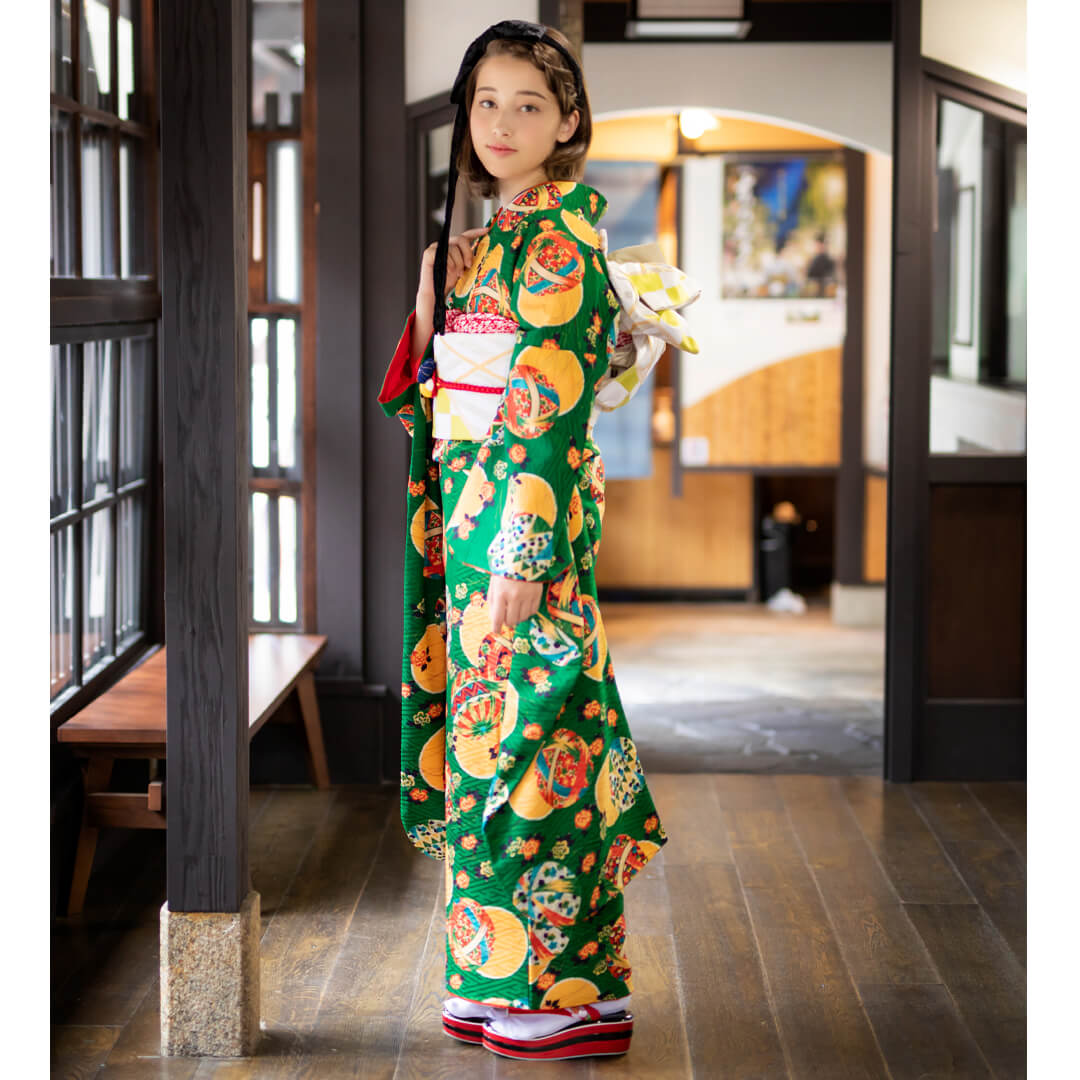 振袖：R1857 モダンアンテナ 緑 毬に牡丹│ 振袖レンタル │ 京都着物