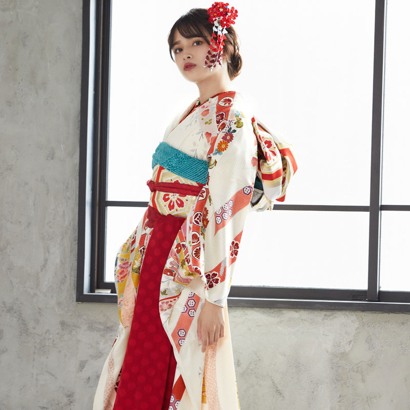 振袖：R1946 白 吉祥熨斗目に枝垂桜☆(宅)(R1425)│ 振袖レンタル