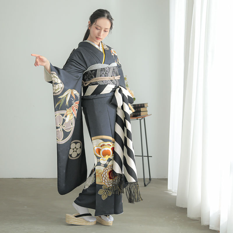 ◎mk-0110　振袖　黒　花　【美品】 7-4 振袖レンタル1384 黒地 金彩 大花 | 着物レンタルの京都かしいしょう
