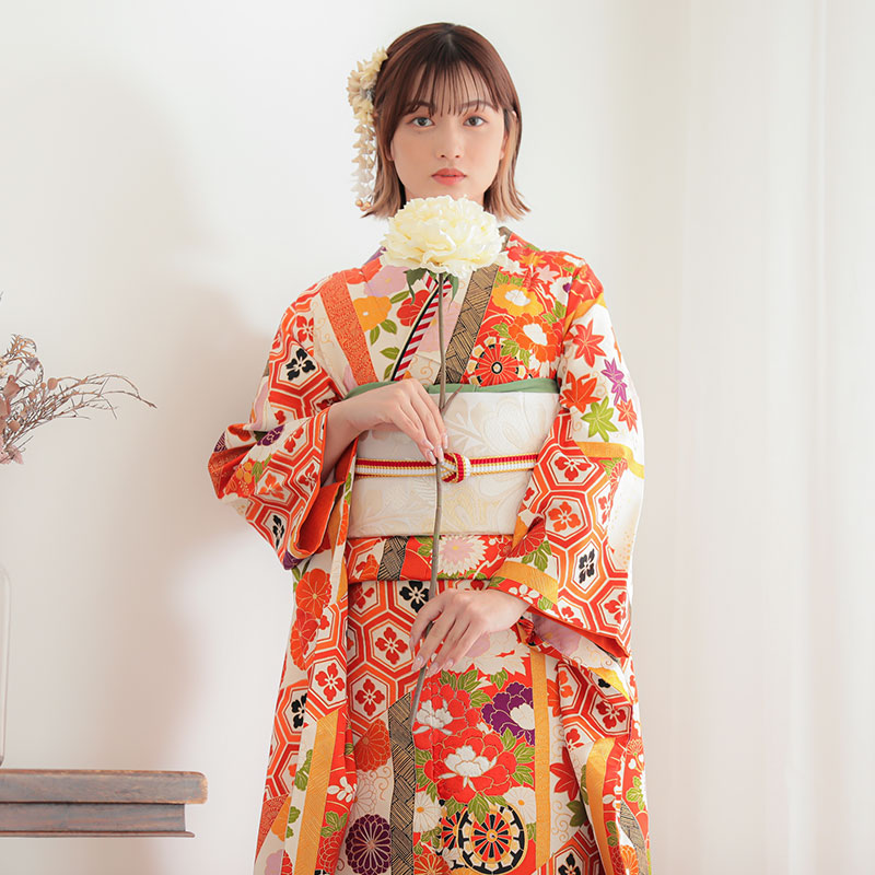 振袖：R2028 白 花車に亀甲花菱│ 振袖レンタル │ 京都着物レンタル夢館