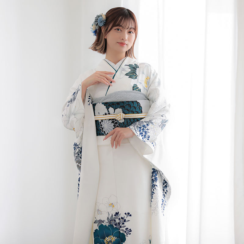振袖 白地 振袖：R2035 Vサンク 白 牡丹に花々│ 振袖レンタル │ 京都着物