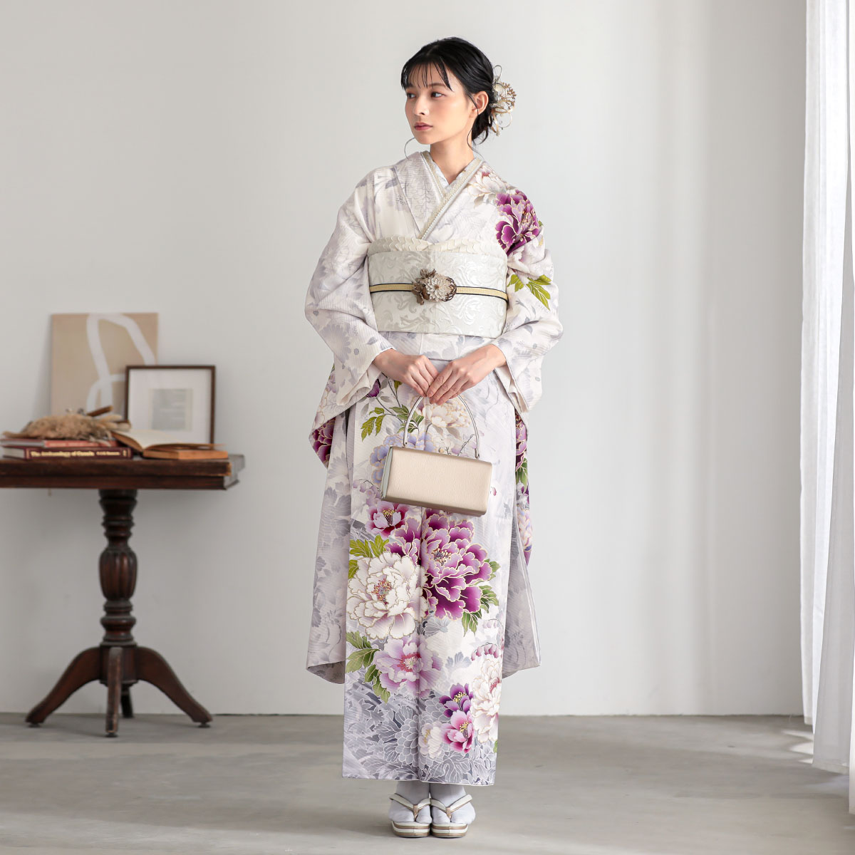 振袖： R2054アイスグレー×薄藤 牡丹