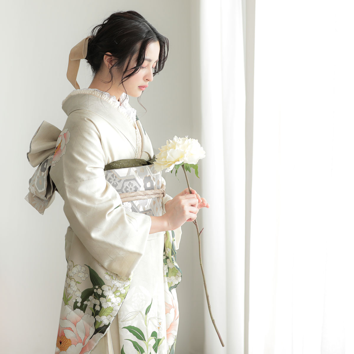振袖：R2067 芸艸堂 ベージュ 芍薬│ 振袖レンタル │ 京都着物
