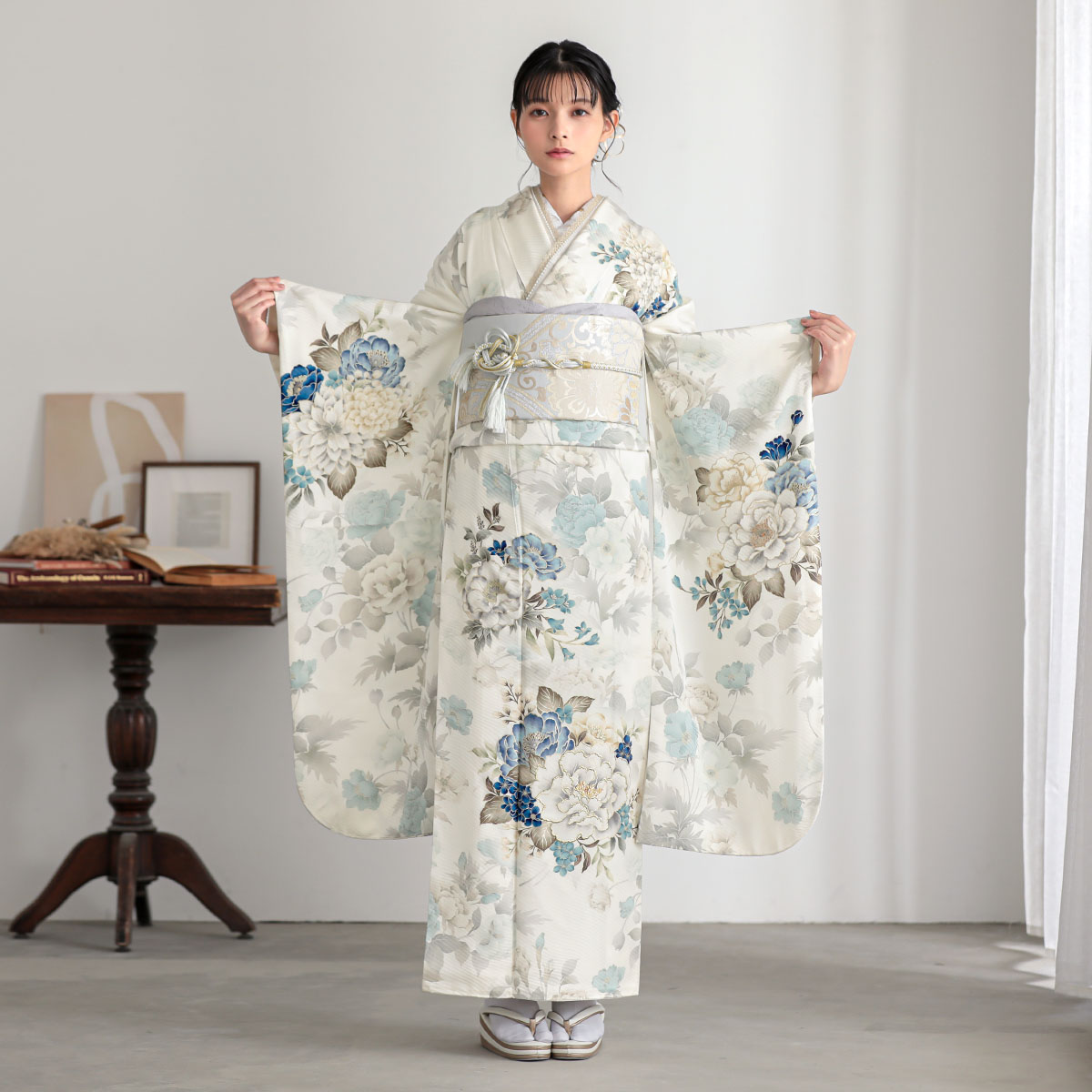 振袖：R2080 白 牡丹と花々│ 振袖レンタル │ 京都着物レンタル夢館