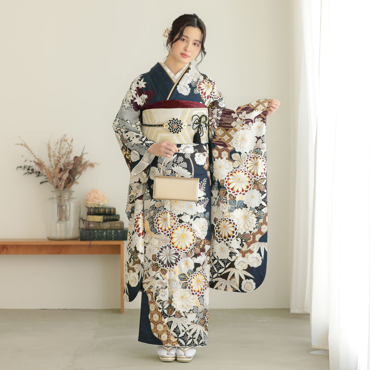 振袖：R2081 鉄紺 道長取りに手毬菊│ 振袖レンタル │ 京都着物