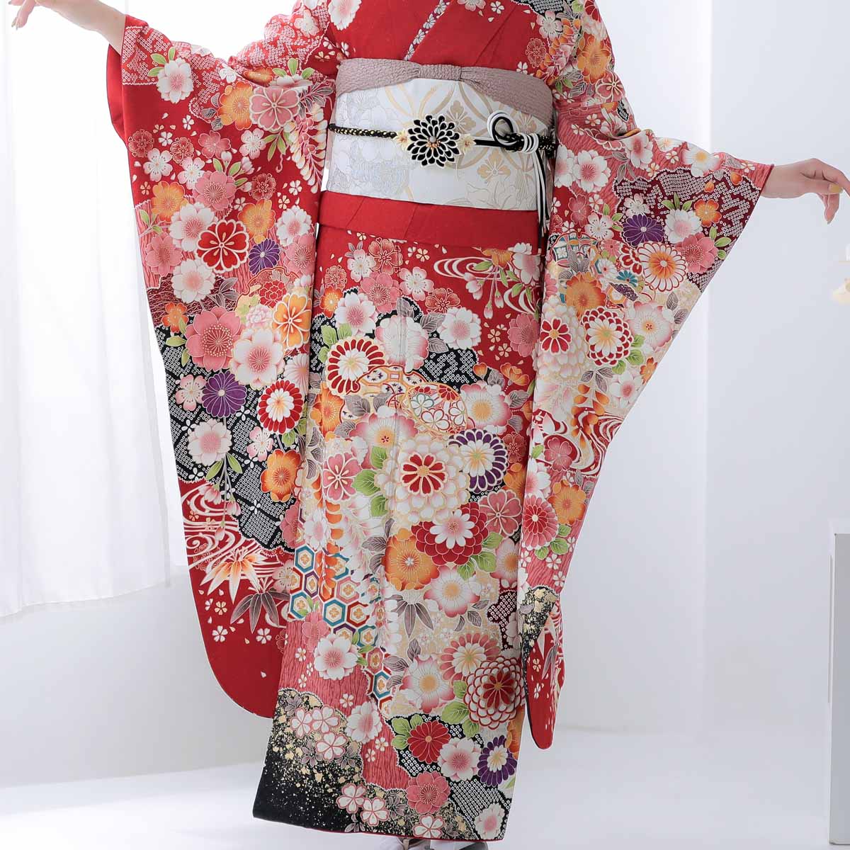 振袖：R2097 赤 毬に桜菊雪輪（絹）(R1816)│ 振袖レンタル │ 京都