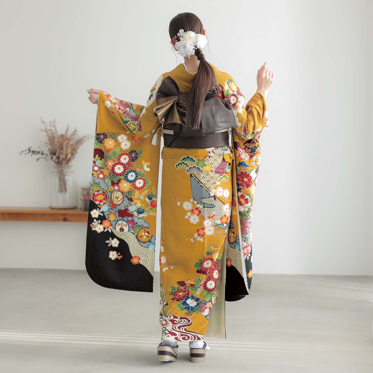 振袖： R2112山吹色 牡丹に花籠