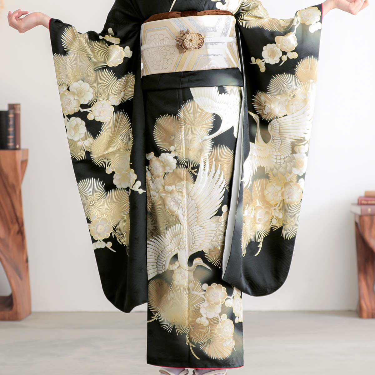 振袖： R2131黒金 鶴に松梅