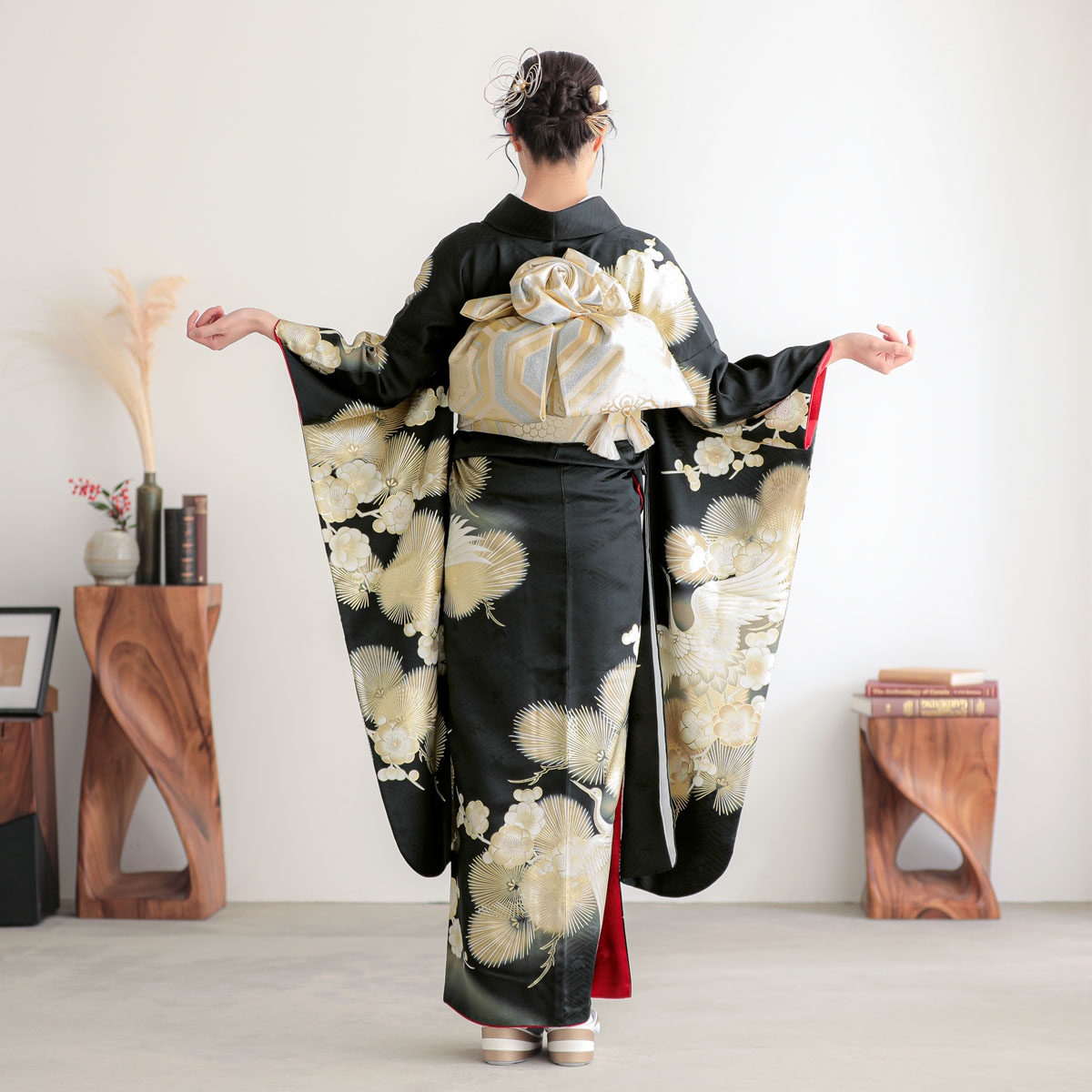 振袖： R2131黒金 鶴に松梅