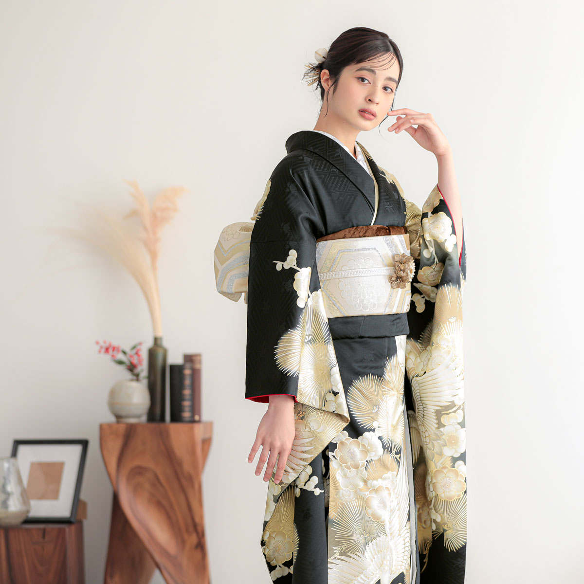 振袖： R2131黒金 鶴に松梅