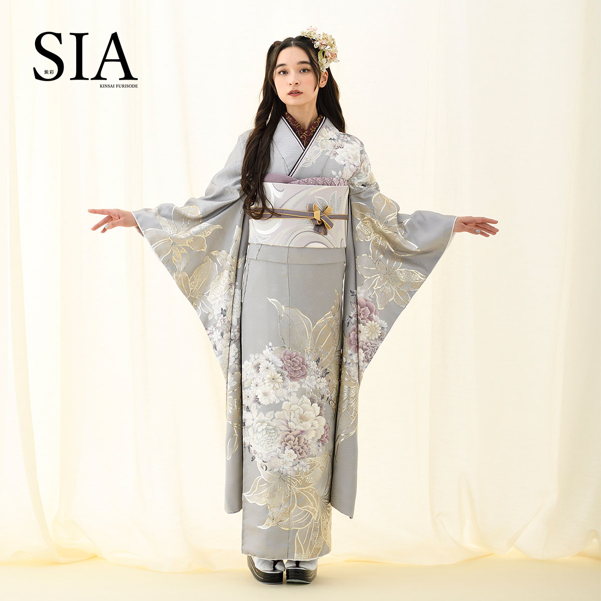 振袖：R2174 SIA グレー 百合に花丸文│ 振袖レンタル │ 京都着物 