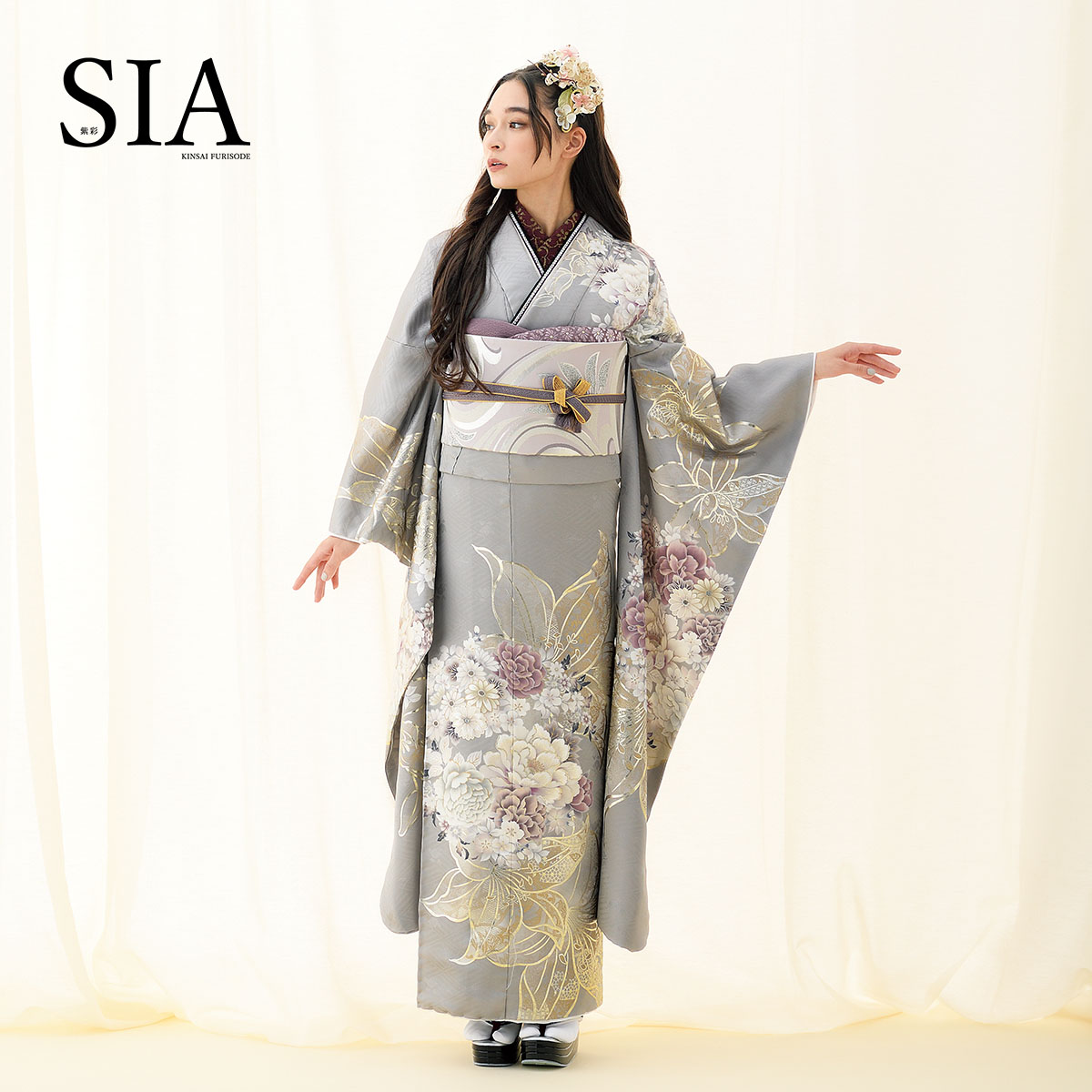 振袖：R2174 SIA グレー 百合に花丸文│ 振袖レンタル │ 京都着物