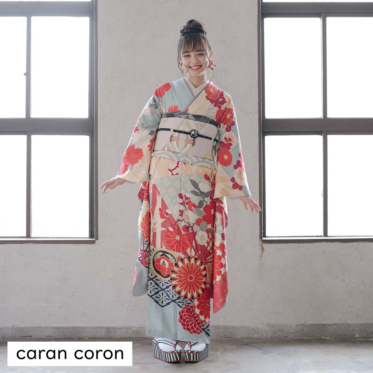 振袖：R2184 caran coron 水色×クリーム 菊に扇面椿│ 振袖レンタル