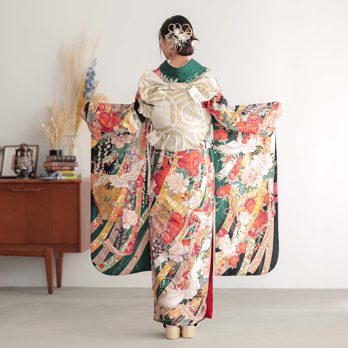 振袖：R2186 相良刺繍 緑 牡丹と鶴に扇面熨斗│ 振袖レンタル │ 京都