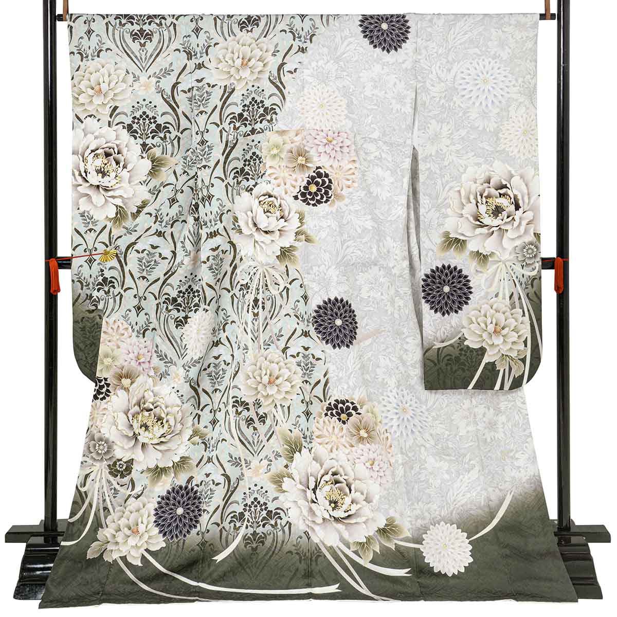 白無垢銀箔、ラメ入りに牡丹 菊 華文様C1 振袖： R2188紅一点アイスグリーン 牡丹に菊