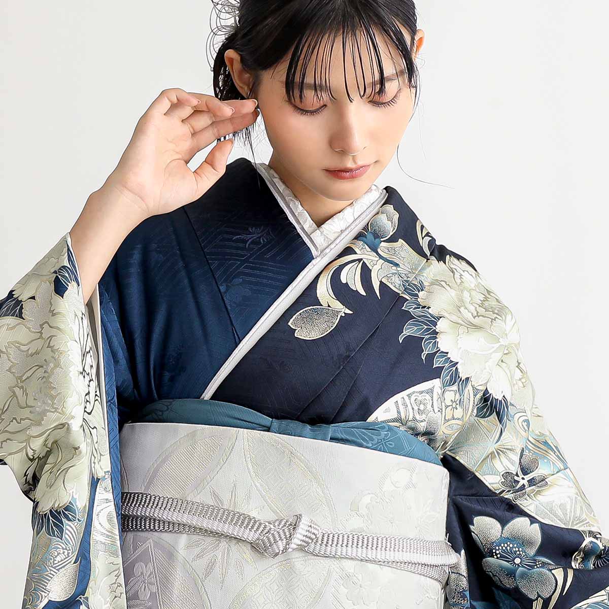 振袖：R2216 紺 牡丹に熨斗│ 振袖レンタル │ 京都着物レンタル夢館