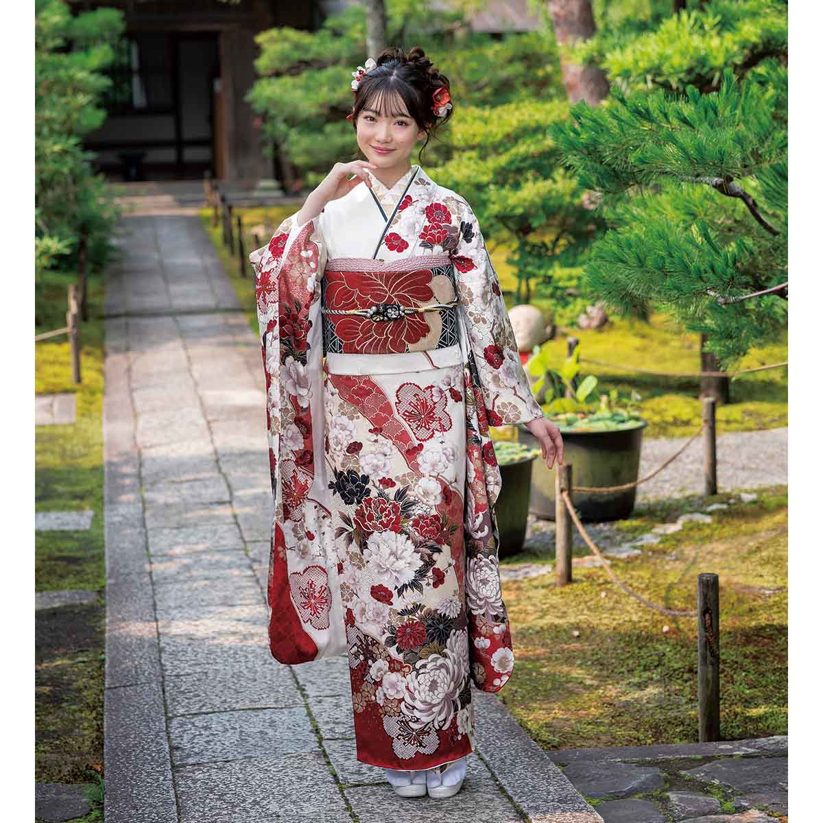 振袖：R2235 SACRA 白 菊牡丹に桜 雪輪│ 振袖レンタル │ 京都着物