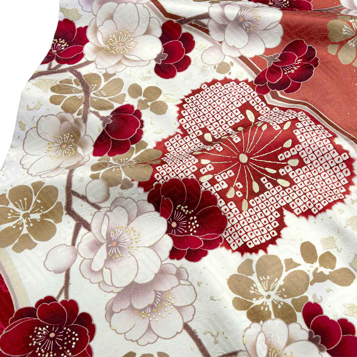 振袖：R2235 SACRA 白 菊牡丹に桜 雪輪│ 振袖レンタル │ 京都着物