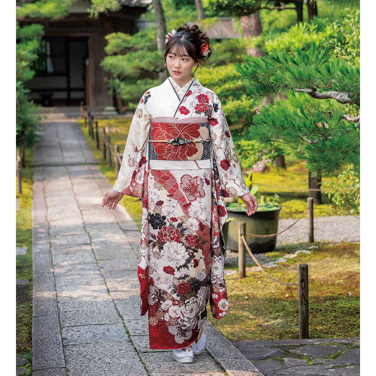 振袖：R2235 SACRA 白 菊牡丹に桜 雪輪│ 振袖レンタル │ 京都着物