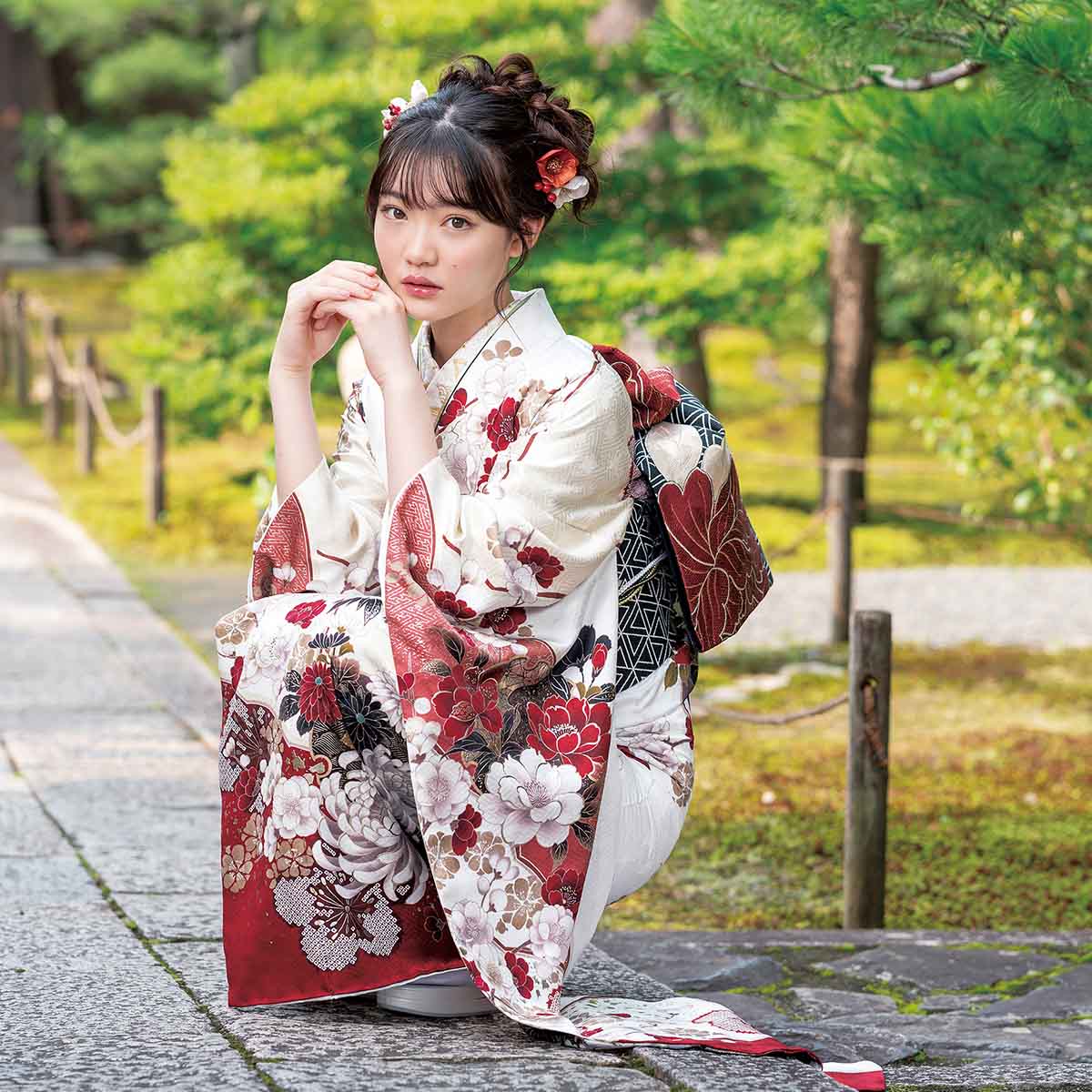 振袖：R2235 SACRA 白 菊牡丹に桜 雪輪│ 振袖レンタル │ 京都着物