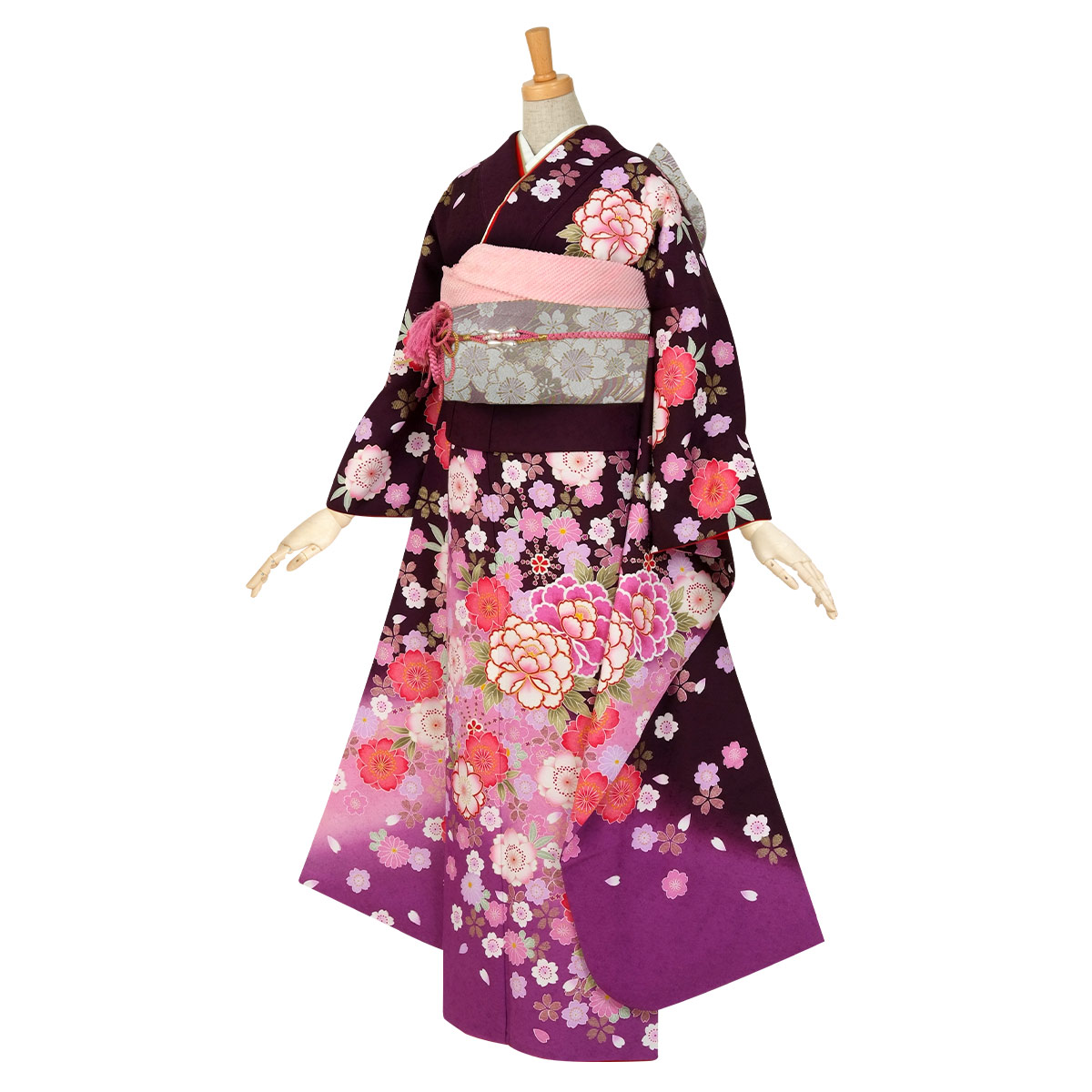 華やかな紫色の振袖（お引きずり加工）