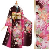 花柄振袖 ピンク系 絹素材 振袖：R503 Moe Oshikiri 茶ピンク暈 牡丹に乱菊☆(絹)│ 振袖レンタル