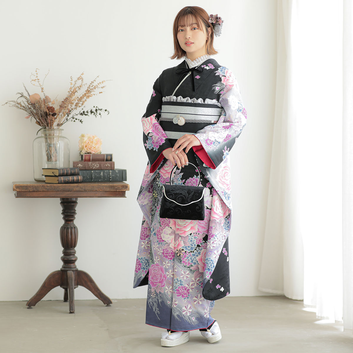 S*O様 振袖 裄67.5 金彩 孔雀に薔薇 華やかな染め 着物 正絹 RK-6 振袖：R599 黒 薔薇に孔雀(絹)│ 振袖レンタル │ 京都着物レンタル夢館