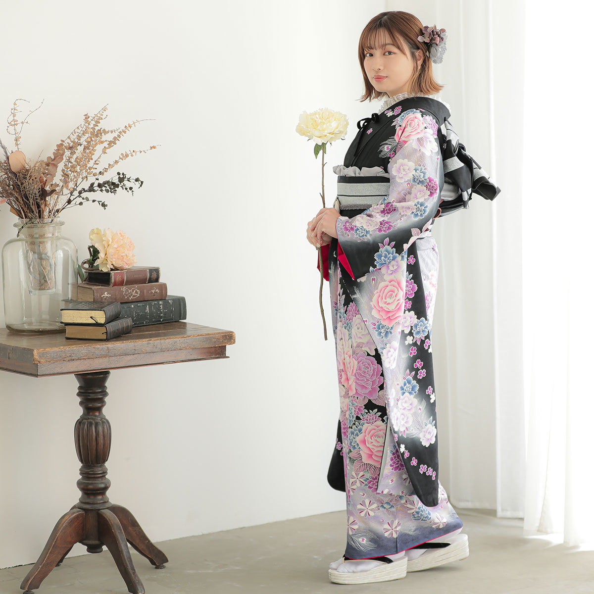 振袖：R599 黒 薔薇に孔雀(絹)│ 振袖レンタル │ 京都着物レンタル夢館
