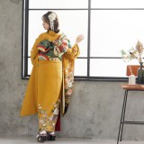 本加工白地に黄色×金染め分け 四季の花 振袖 フルセット 多ち花 406z5,503u33〇多ち花 振袖 一つ紋 地紋 花 金彩〇美品 成人式 - メルカリ