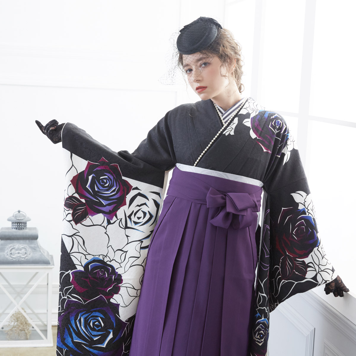 振袖 着物 花柄 黒紫　　袴にもよく合います♪ 振袖袴： R1138 黒 薔薇(絹)│ 袴レンタル │ 京都着物レンタル夢館