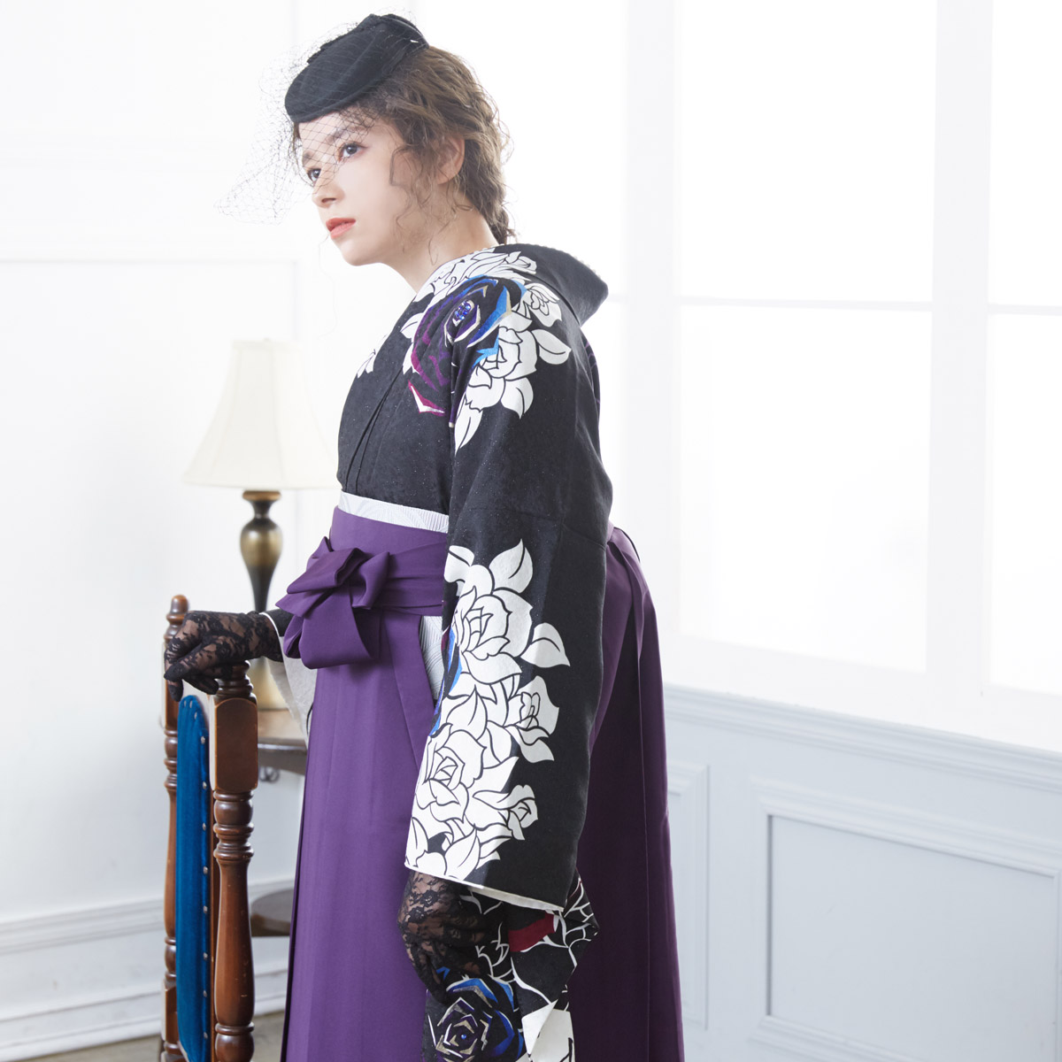 振袖 着物 花柄 黒紫　　袴にもよく合います♪ 振袖袴： R1138 黒 薔薇(絹)│ 袴レンタル │ 京都着物レンタル夢館