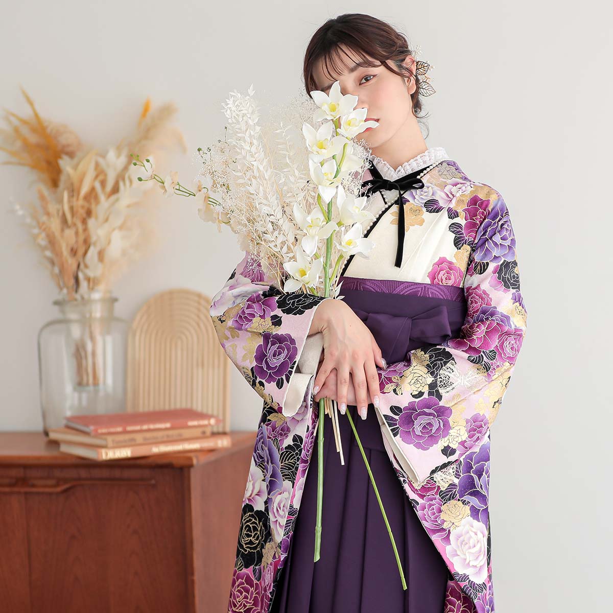振袖袴： R1185 白 薔薇☆(絹)│ 袴レンタル │ 京都着物レンタル夢館