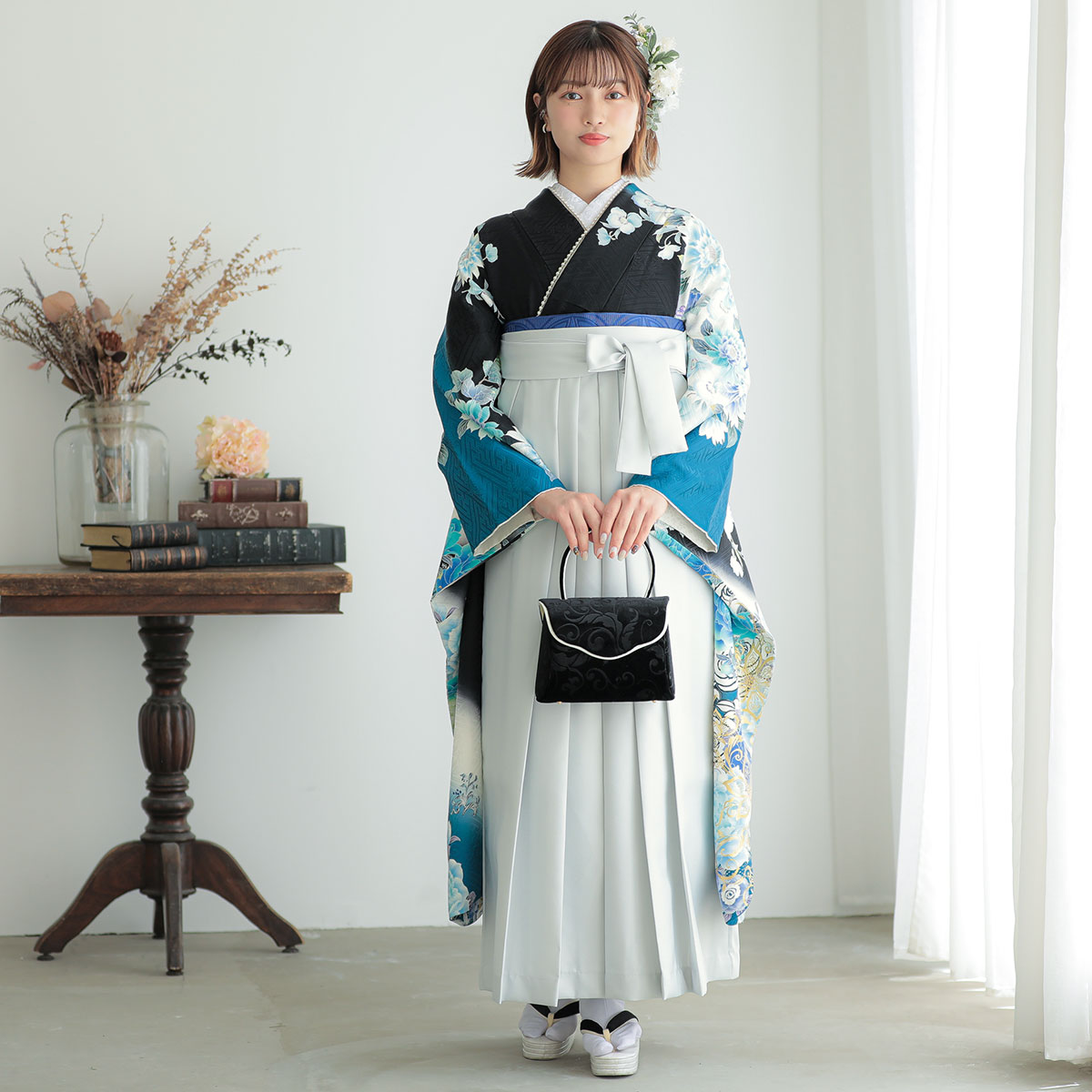 振袖袴： R1497 白×黒 青い花☆（絹）│ 袴レンタル │ 京都着物 
