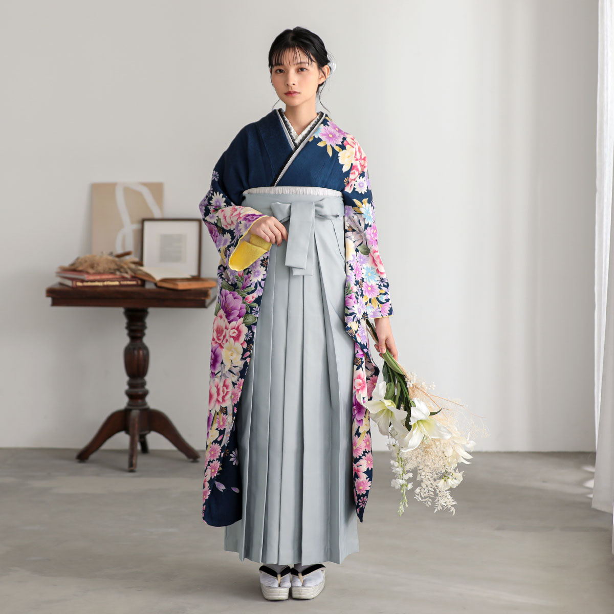 振袖袴： R1908 鉄紺 牡丹に水仙☆(絹)│ 袴レンタル │ 京都着物