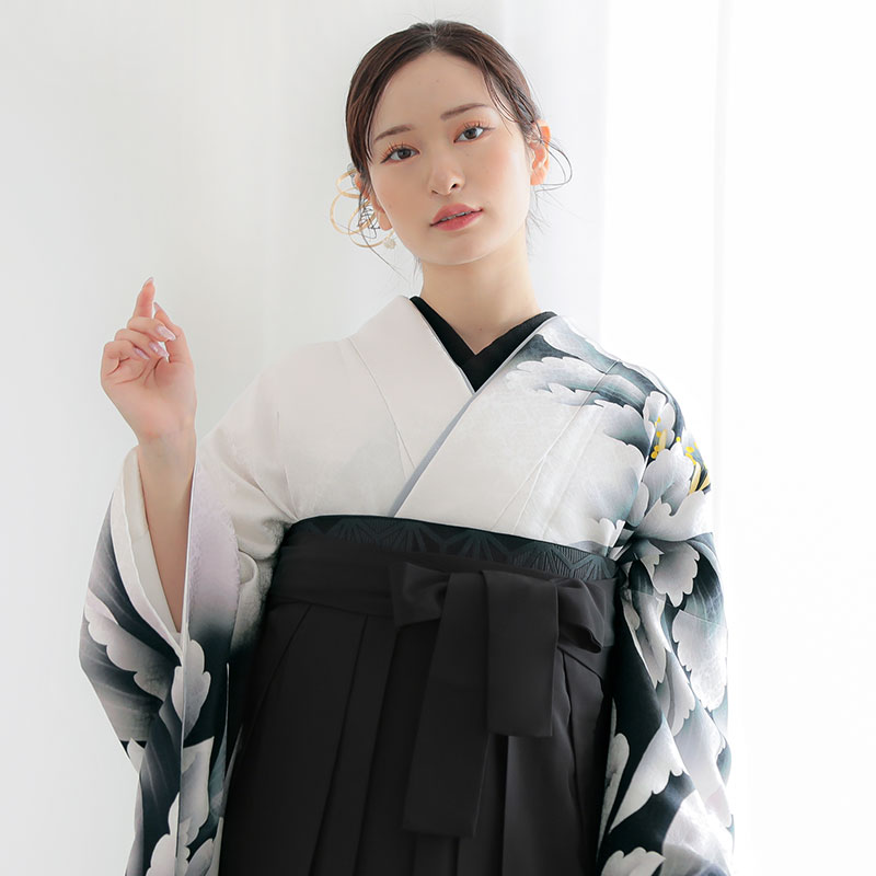 振袖袴： R2046白×黒 大輪牡丹│ 袴レンタル │ 京都着物レンタル夢館
