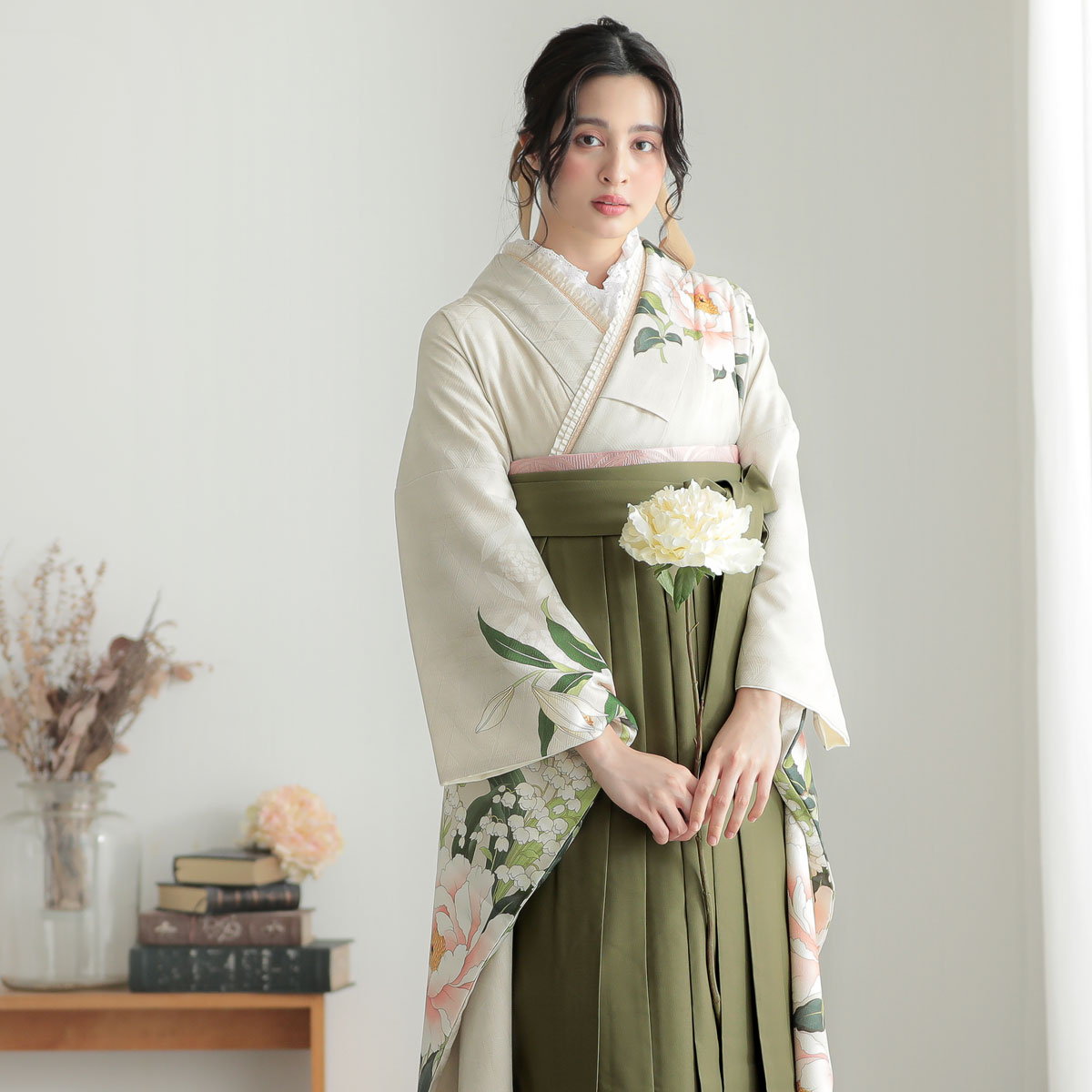 振袖袴： 芸艸堂R2067ベージュ 芍薬│ 袴レンタル │ 京都着物
