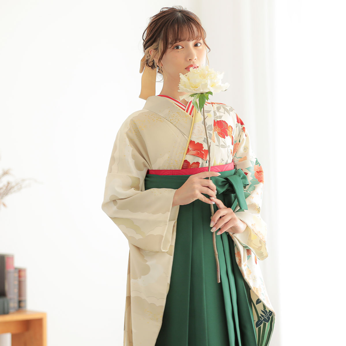 振袖： R2068芸艸堂アイボリー 御所文様雲取り