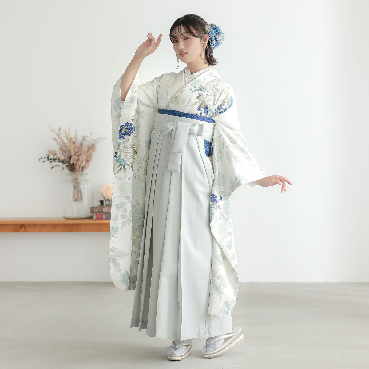 振袖袴： R2080白 牡丹と花々│ 袴レンタル │ 京都着物レンタル夢館