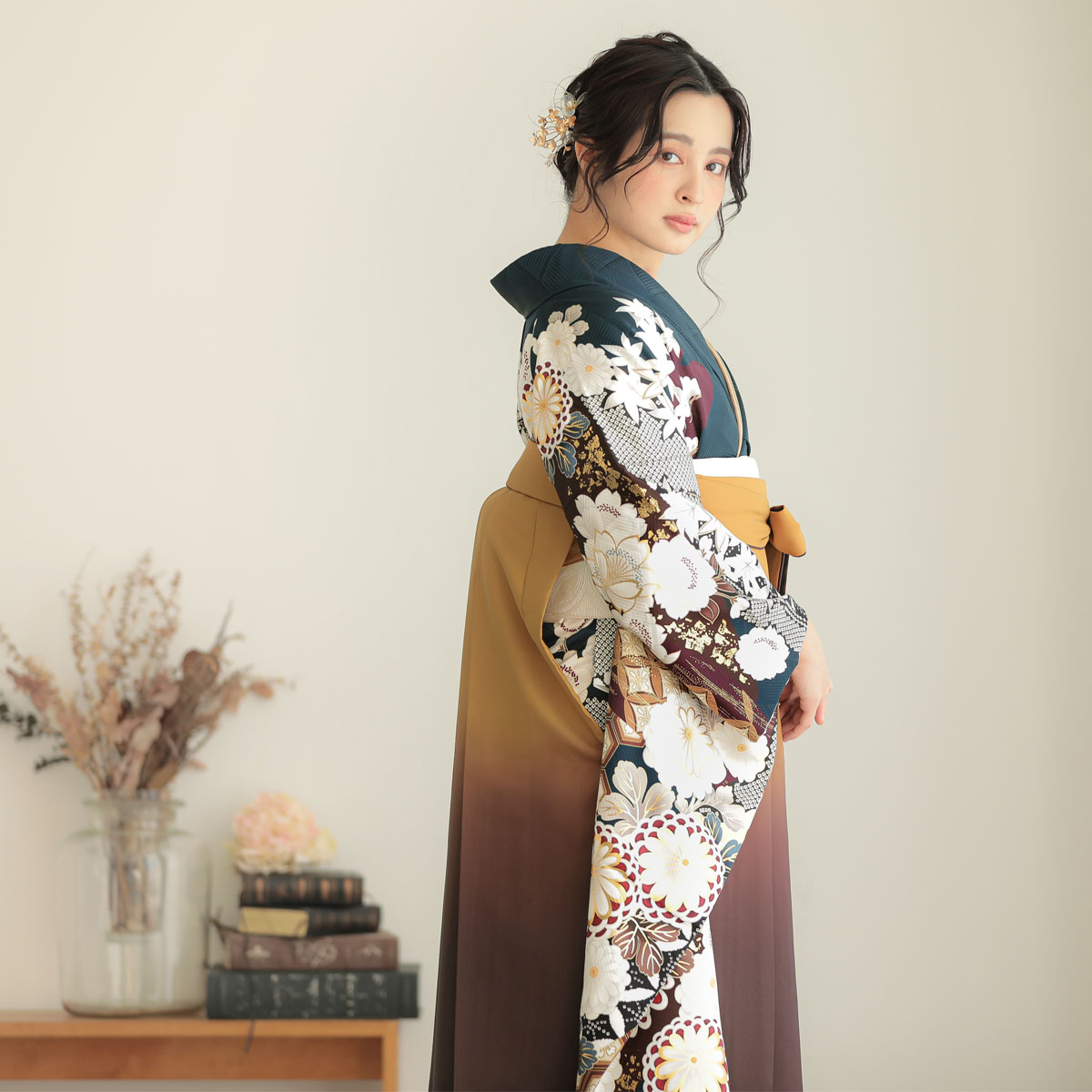 振袖袴： R2081鉄紺 道長取りに手毬菊│ 袴レンタル │ 京都着物